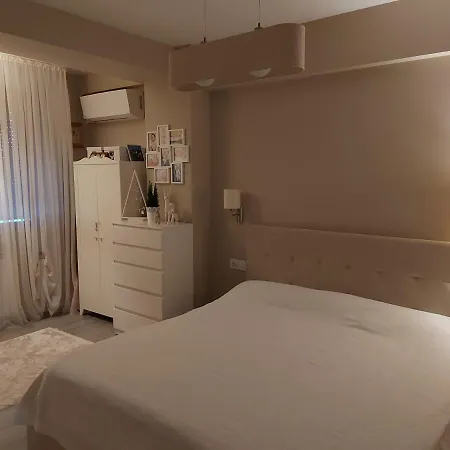 Sirius Mamaia *